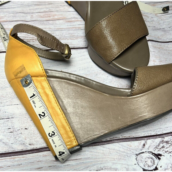 Banana Republic Vanessa Spring Summer Wedge Sandals Brown/Gold Size: 8 - Picture 8 of 10